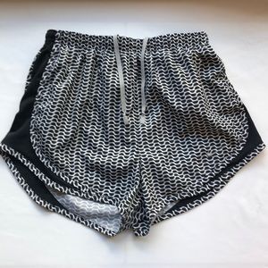 Women's Nike geo pattern running shorts